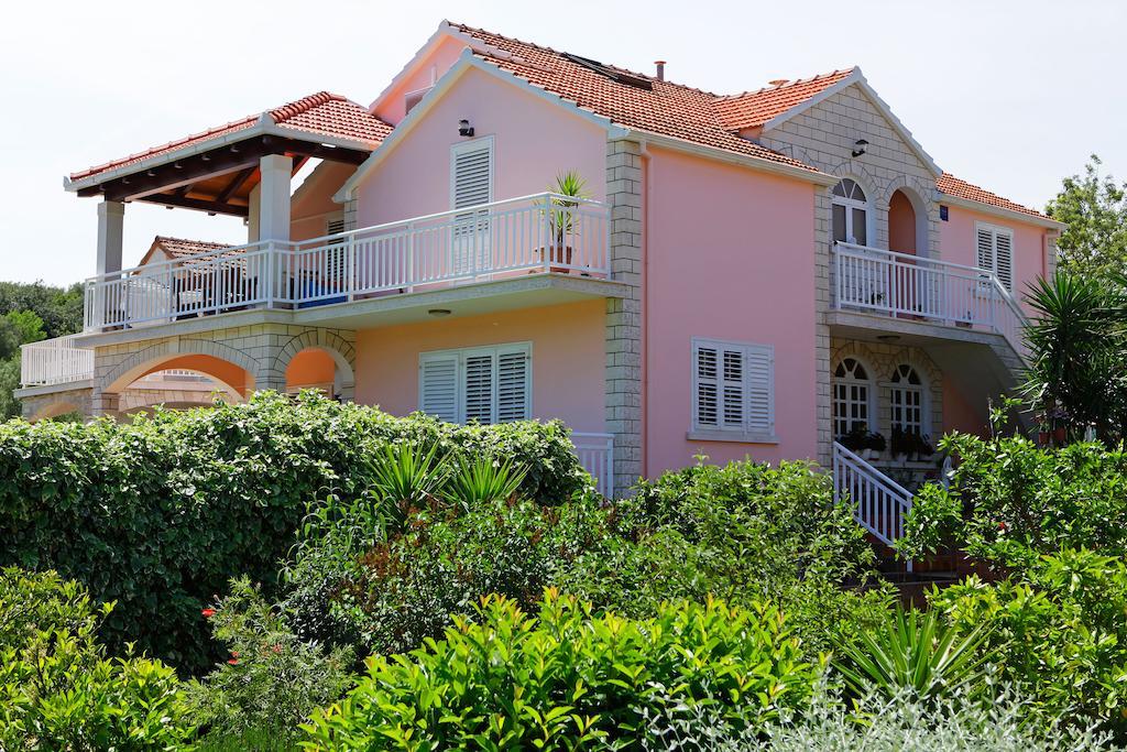 Apartments Julija Вела Лука Екстериор снимка